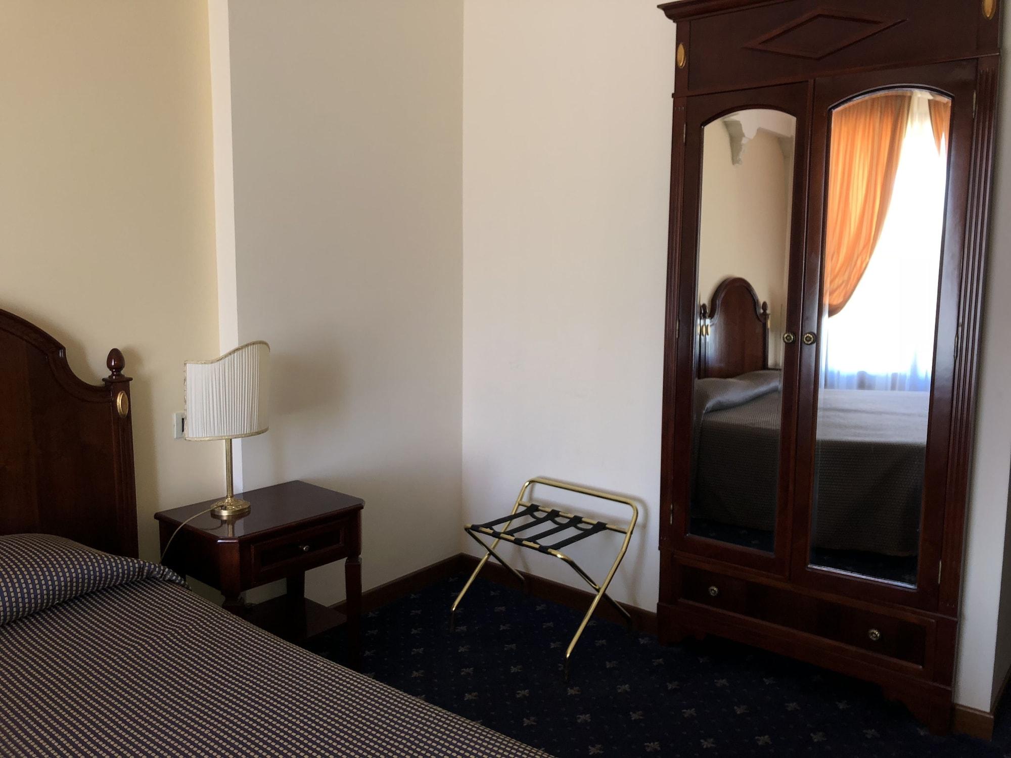 Grand Hotel Palace Marsala Ngoại thất bức ảnh A room at the hotel