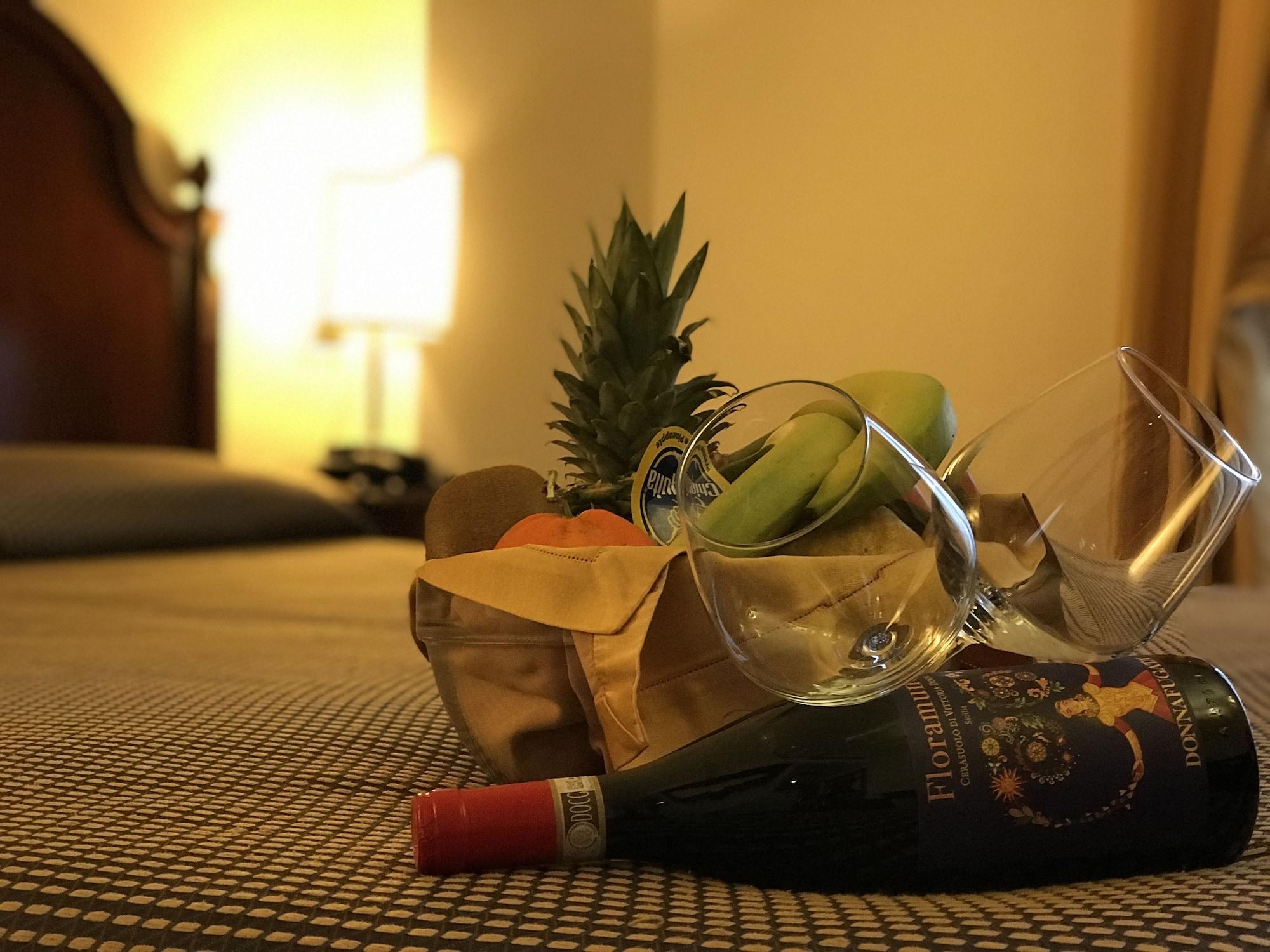 Grand Hotel Palace Marsala Ngoại thất bức ảnh A fruit basket