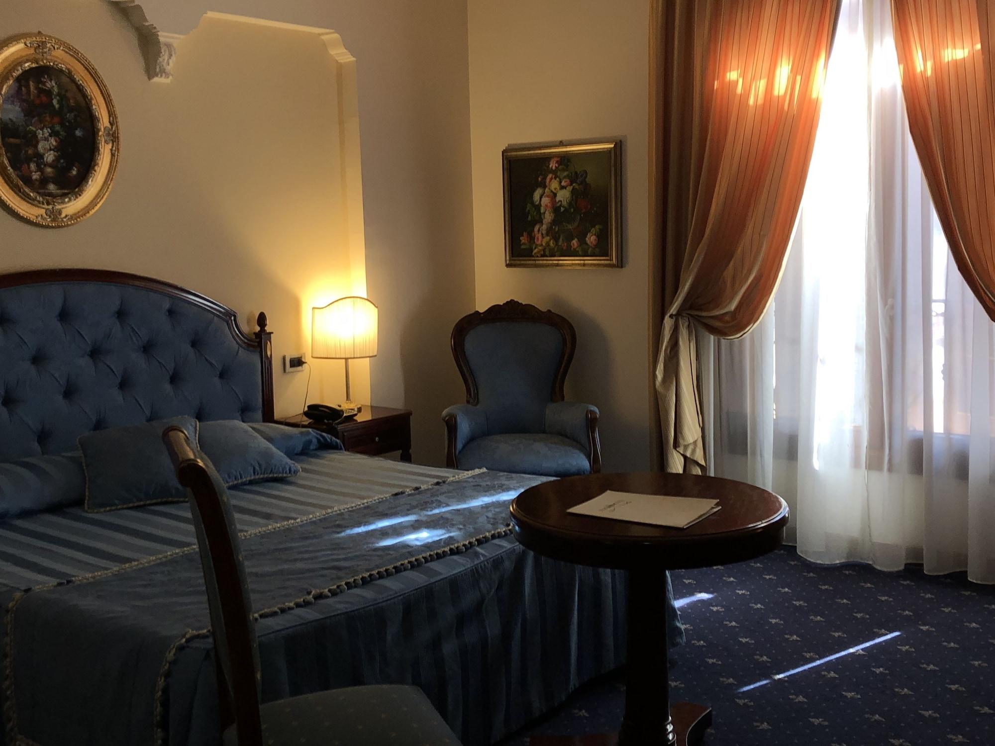 Grand Hotel Palace Marsala Ngoại thất bức ảnh A room at the hotel