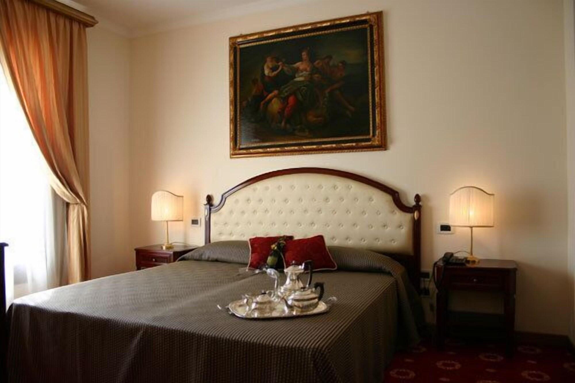 Grand Hotel Palace Marsala Ngoại thất bức ảnh A room at the hotel
