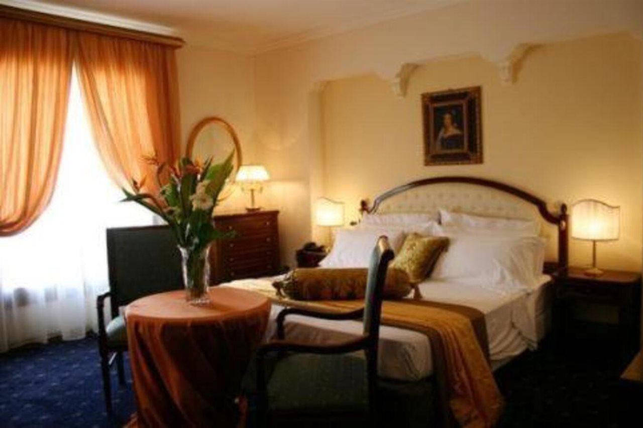 Grand Hotel Palace Marsala Phòng bức ảnh A room at the hotel