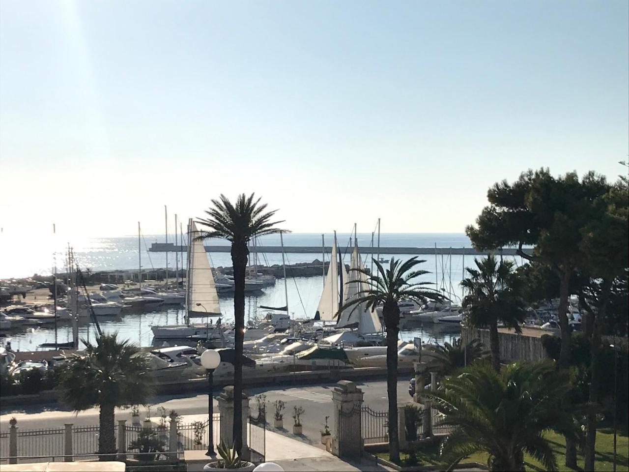 Grand Hotel Palace Marsala Ngoại thất bức ảnh View of the port of Sanremo