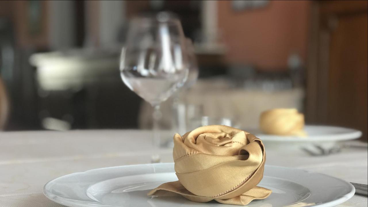 Grand Hotel Palace Marsala Ngoại thất bức ảnh A golden rose